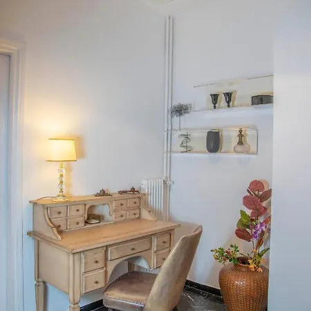 Konstantinos Stylish Brand New In The Heart Of * Athens