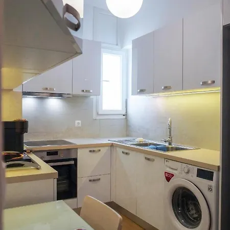 Konstantinos Stylish Brand New In The Heart Of Athens